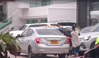 Uno de los vehículos en el que huyeron los sicarios.