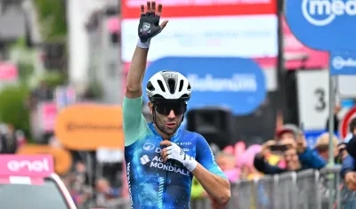 El italiano Andrea Vendrame logró la segunda victoria de su carrera en el Giro. 