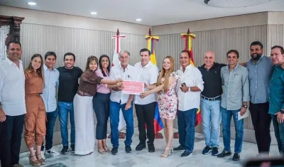 El gobernador Eduardo Verano y los diputados del Atlántico tras la aprobación del Plan de Desarrollo 2024-2027