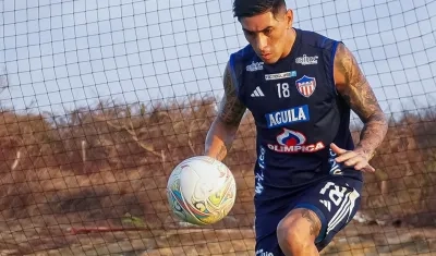 Emmanuel Olivera, defensa argentino del Junior. 