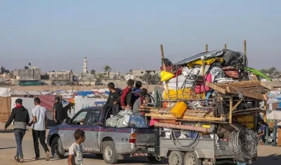 Desplazados internos de Palestina evacuán Rafah el pasado miércoles 8 de mayo