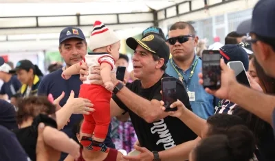 El alcalde Alejandro Char en una de las ferias 'Vamos pa´l barrio'