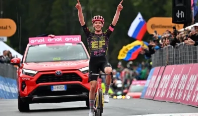 El alemán Georg Steinhauser ganó su primera etapa en una gran carrera. 