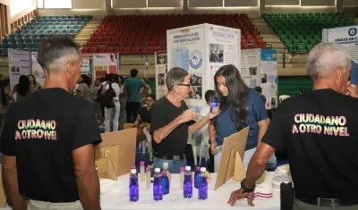 Productos de aseo artesanales fueron exhibidos en la feria por los exhabitantes de la calle. 
