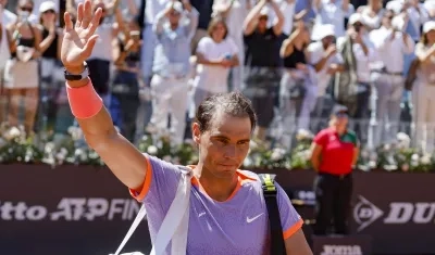 Rafael Nadal se despide del público tras caer eliminado ante el polaco Hubert Hurkacz.