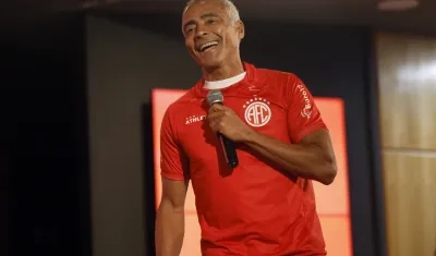 Romario con la camiseta del América de Río de Janeiro, club en el que juega y es presidente. 