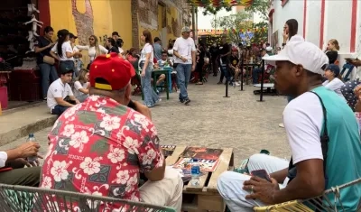 Conversatorio sobre salsa en el ‘Callejón ‘Policarpa’.