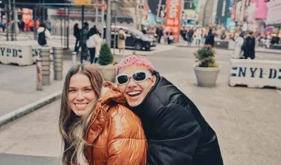 El cantante Beéle junto a Camila Rodríguez.