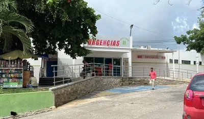 El uniformado herido fue trasladado a la Clínica Campbell.