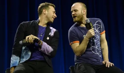 El vocalista de Coldplay Chris Martin y su guitarrista Jonny Buckland.