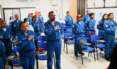 Capacitación a voluntarios por parte de la Cruz Roja.