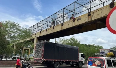 El deterioro del puente del Inem es palpable