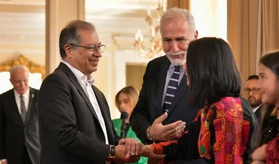 Gustavo Petro y el Canciller palestino Riyad Al-Malki.