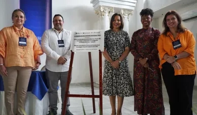 Ana Lucía Caicedo, viceministra de Conocimiento, Innovación y Productividad y Paola Amar, secretaria de Educación Distrital, entre otros