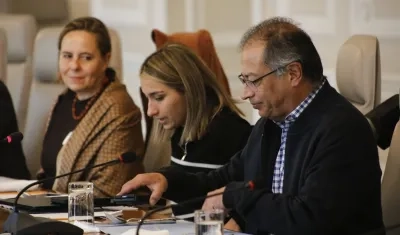 Directora del Dapre, Laura Sarabia y el Presidente Gustavo Petro.