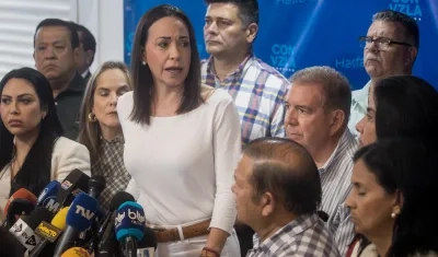 María Corina Machado apoya candidatura de Edmundo González.