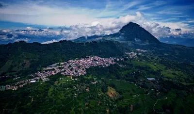 En la terraza de su casa en el municipio de Fredonia.