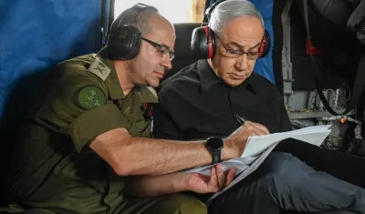Benjamín Netanyahu (derecha).