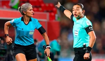 Las árbitras brasileñas y Edina Alves son las dos primeras mujeres en dirigir un partido en la historia de la Copa América
