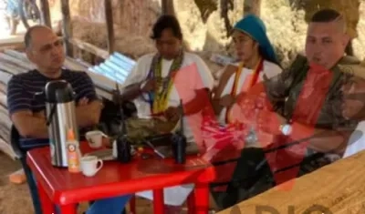 El alcalde Carlos Pinedo y alias 'Camilo'