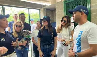 Katia Nule de Char y el secretario de Gobierno, Nelson Patrón, en el CBA