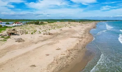 La playa de Punta Astilleros.
