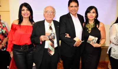 Rafael Campo Miranda junto a sus hijos.