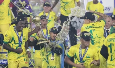 Fabián Sambueza celebrando su título.