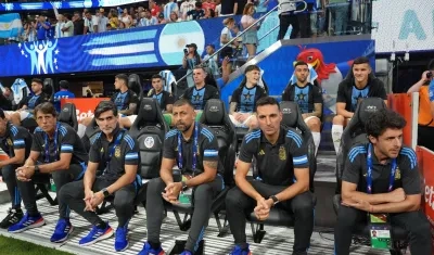 Lionel Scaloni junto a su cuerpo técnico.