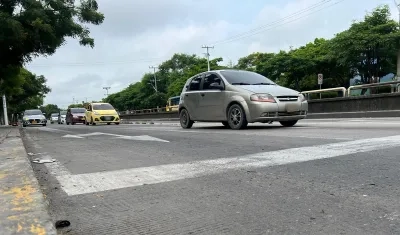 Imagen de vehículos sobre la calle Murillo.