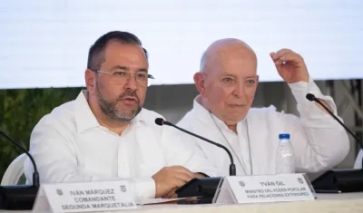 El ministro del Poder Popular para la Relaciones Exteriores de Venezuela, Yván Gil, y el Comisionado de Paz del Gobierno de Colombia, Otty Patiño, 