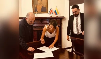 La exministra Irene Vélez y el embajador en el Reino Unido, Roy Barreras