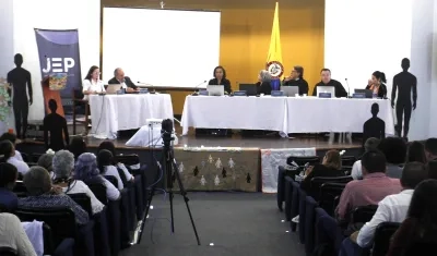 Foto referencia sobre audiencia de la JEP