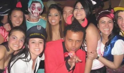 Luis Andrés Colmenares con sus amigos, el día de su muerte.