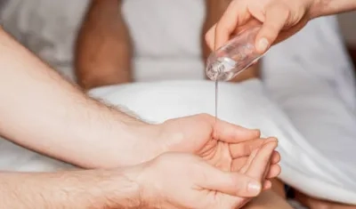 Científicos estudian gel anticonceptivo.