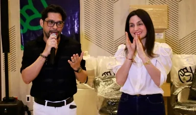 La Primera Dama del Distrito, Katia Nule Marino de Char, y el estilista profesional Jorge Centeno