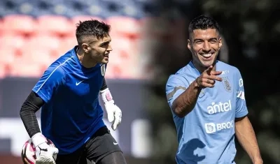 Santiago Mele y Luis Suárez, integrantes de la selección uruguaya. 