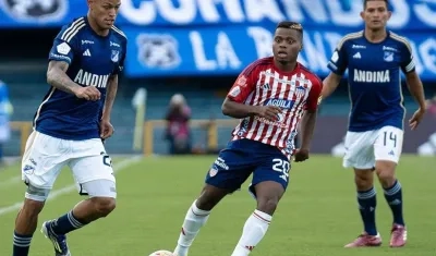 Delvin Alfonzo avanza con la marca de Déiber Caicedo.