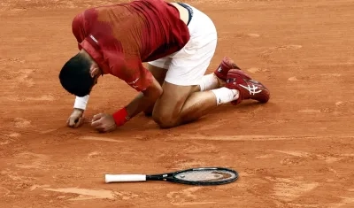 Novak Djokovic se lesionó su rodilla derecha durante el partido contra el argentino Francisco Cerúndolo. 