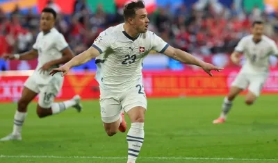 Xherdan Shaqiri celebra el gol con el que le dio el empate a Suiza. 