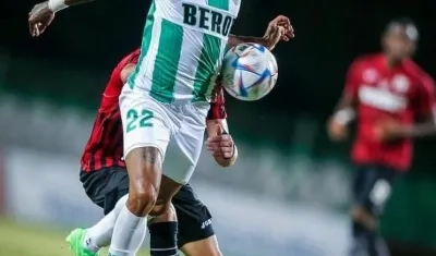 Sebastián Villa en un partido con el Beroe de Bulgaria. 