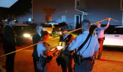 Policías atienden la emergencia por un tiroteo en festival Old Settlers Park en Texas