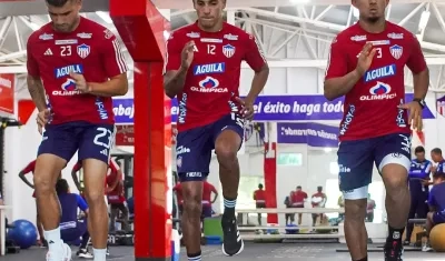 Steven Rodríguez, Gabriel Fuentes y Edwin Herrera en trabajos de pretemporada con Junior.