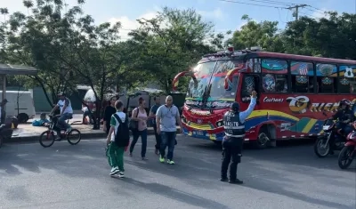 Tránsito realiza acompañamiento.