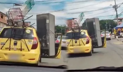 Nevera en la puerta de un taxi