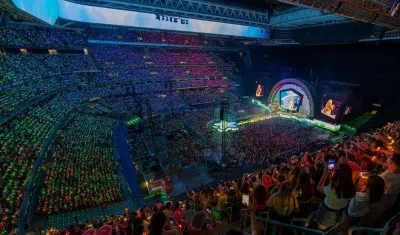 Karol G durante su gira en el Santiago Bernabéu.