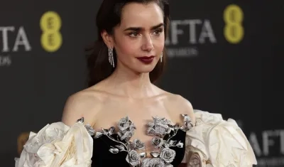 La actriz Lily Collins, quien interpreta a Emily. 