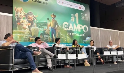 Jorge Segebre, presidente de Fedequinas y Asoequinos; Richard Fernández, Secretario de Desarrollo Económico de Barranquilla; Juan Pérez, director ejecutivo de Corferias; Marisabella Romero, Secretaria de Desarrollo Económico del Atlántico; Elizabeth Tuberquia, directora (e) regional del Sena; José Víctor Chahin, presidente corporación cebuísta del Caribe.