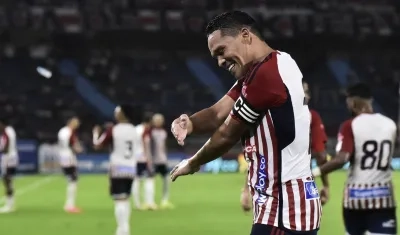 Carlos Bacca celebrando su gol frente a Chicó.