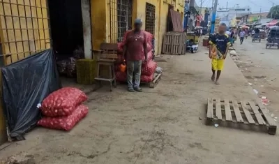 El tendero fue asesinado cuando se encontraba en este negocio de Barranquillita. 